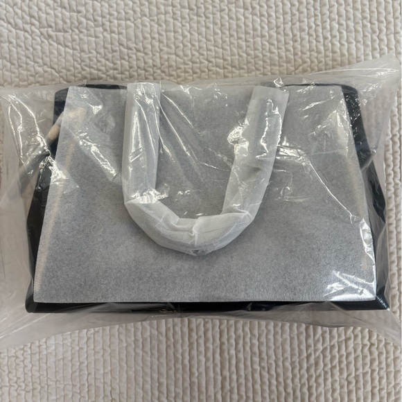 Tumi Voyageur Valetta Large Tote Black and Gold - Picture 8 of 8